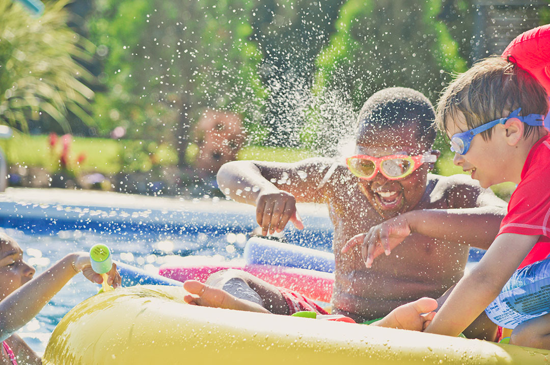 Giochi in piscina per bambini: idee creative per un’estate wow